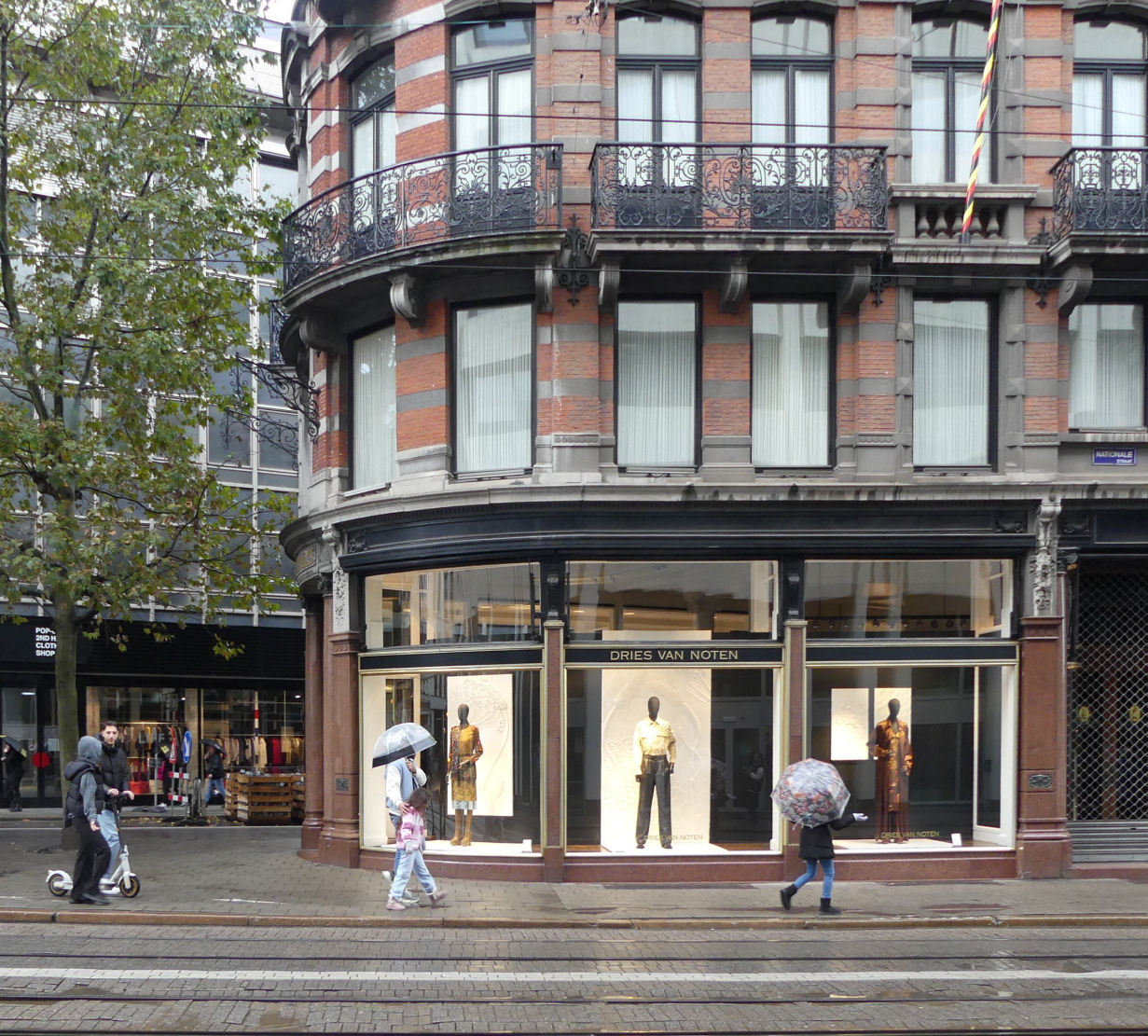 アントワープのドリス・ヴァン・ノッテン旗艦店「Het Modepaleis」